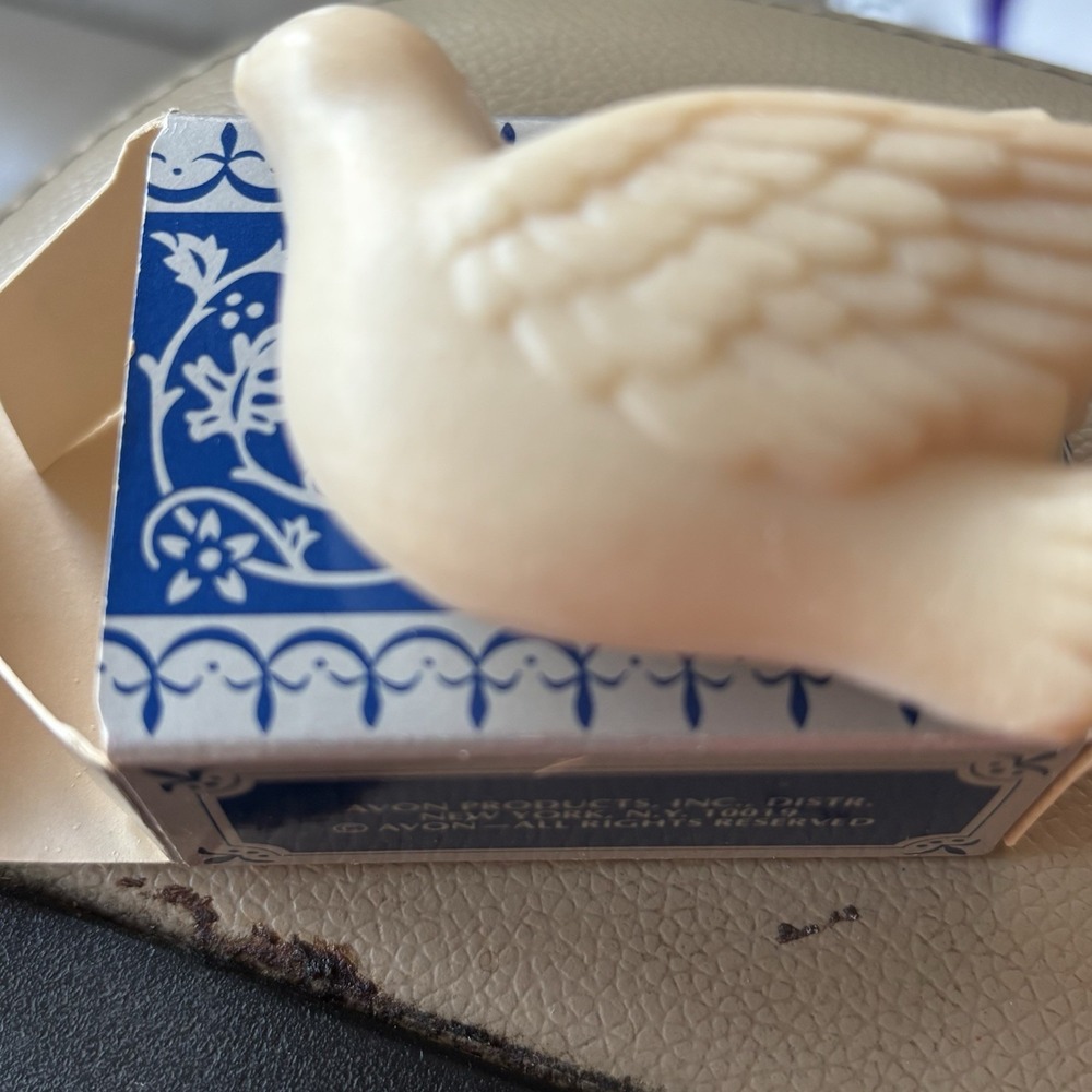 Vintage Avon, Holiday Soaps, (Set Of 4) Two Doves, One Bell, One‎ Angel NIB - Picture 4 of 4